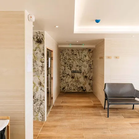 Hotel Edenia - Estime & Sens 3*